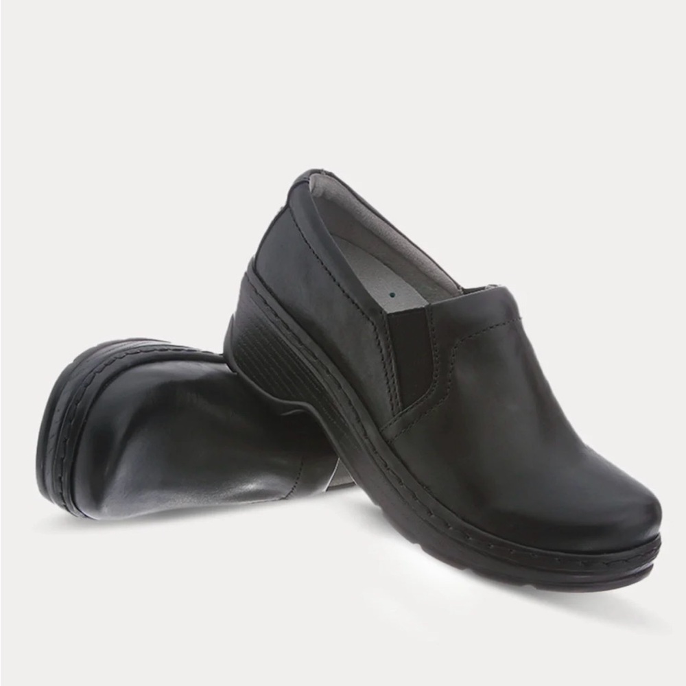 Klogs- Naples Women's Black Slip-On Leather Clogs